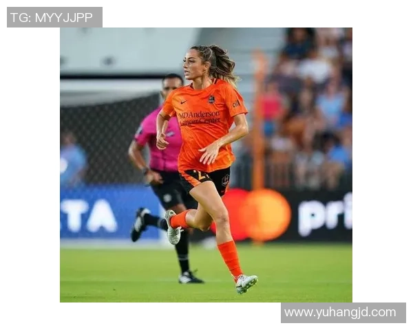 足球巨星成功求婚感动全场 与爱人携手步入人生新篇章 足球巨星成功求婚感动全场 与爱人携手步入人生新篇章